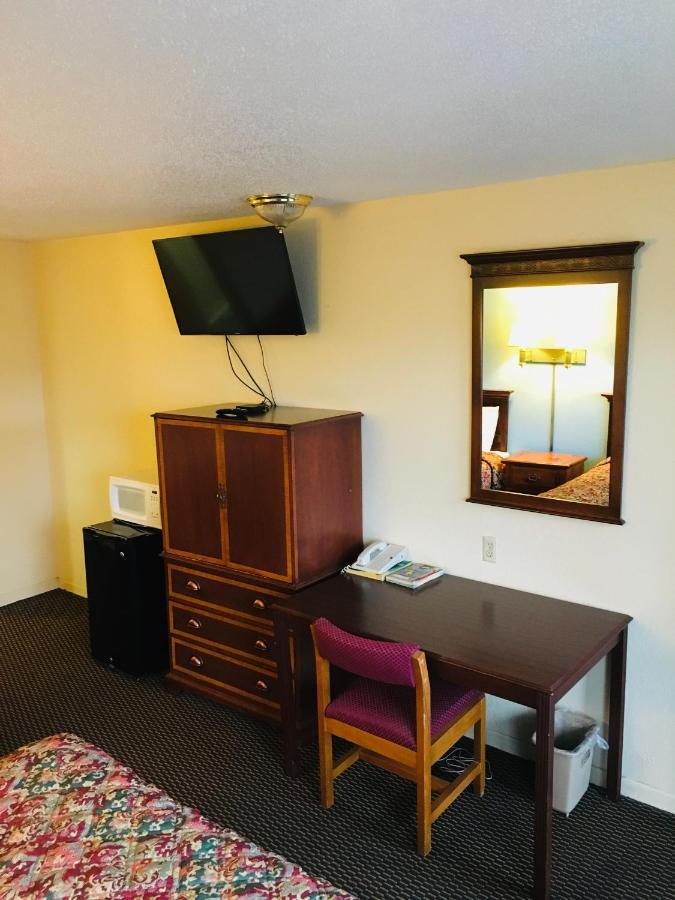 Budget Inn Caravan Motel Harrisonville Екстер'єр фото